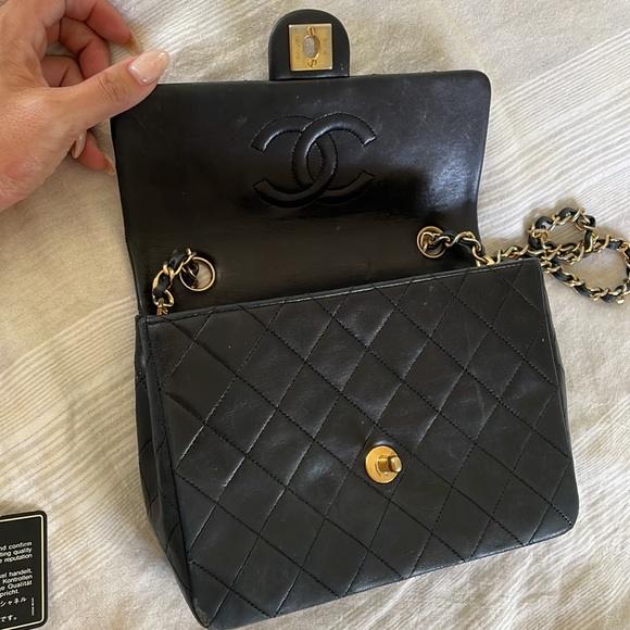Chanel vintage black small single flap crossbody bag with gold hardware - Picture 8 of 13